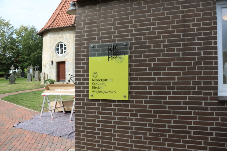 bedrucktes Glasschild