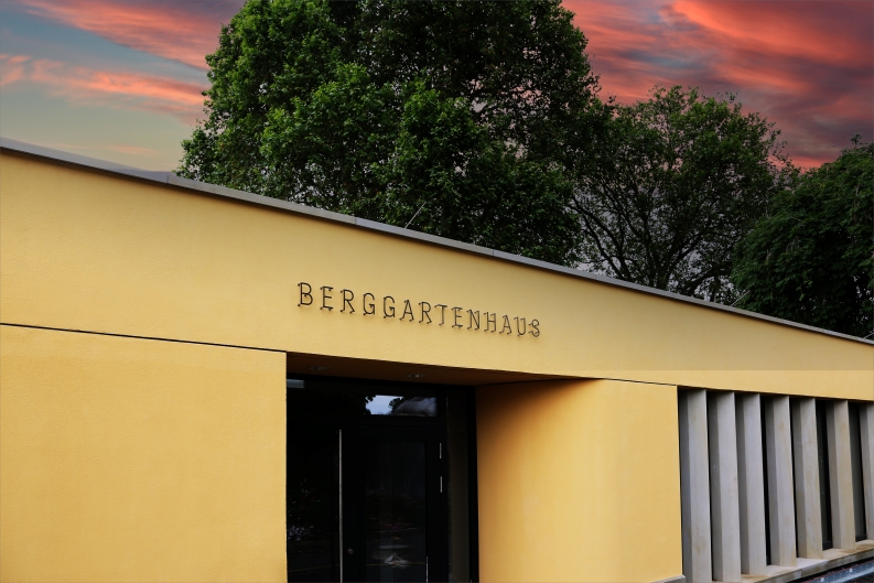 Schriftzug Berggartenhaus