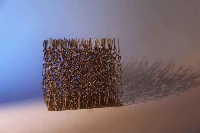 Skulptur goldfarben lackiert