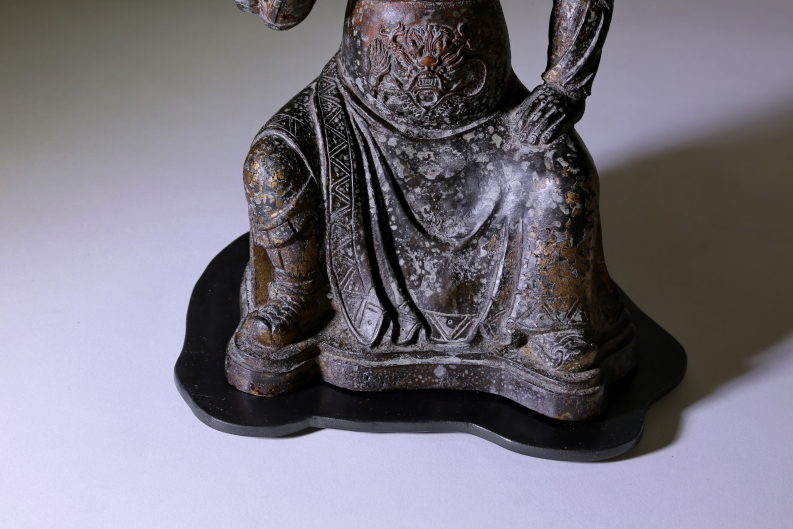 Sockelblech für eine Bronze