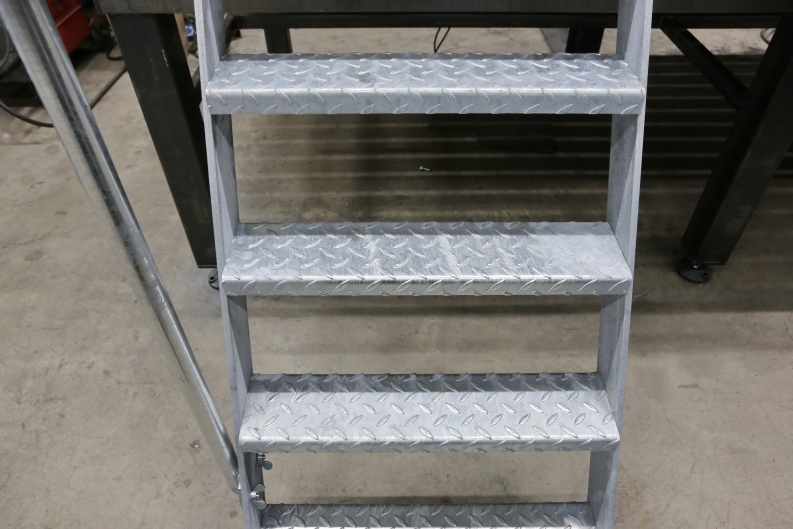 Leitertreppe aus feuerverzinktem Stahl