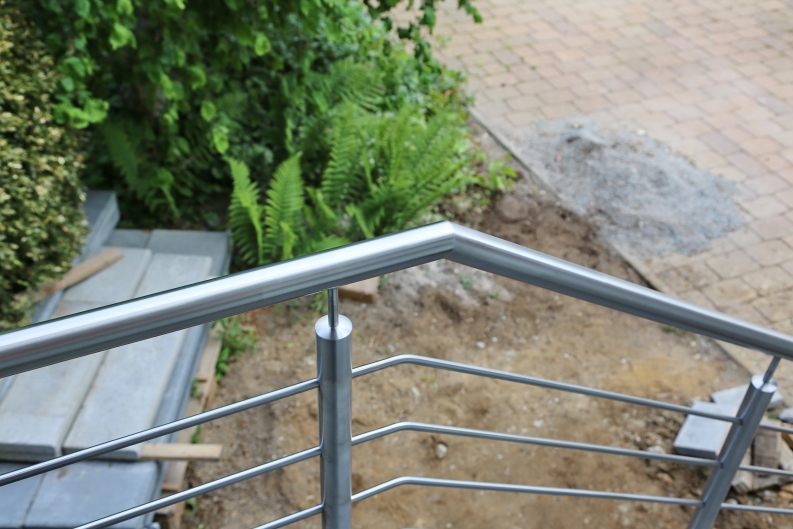 Edelstahltreppengeländer aus 42 mm Edelstahlrohr