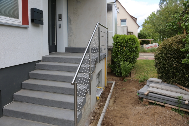 Edelstahltreppengeländer aus 42 mm Edelstahlrohr