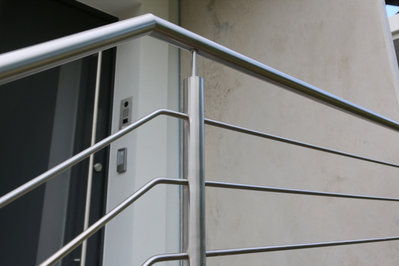 Edelstahltreppengeländer aus 42 mm Edelstahlrohr