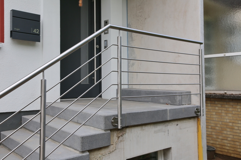 Edelstahltreppengeländer aus 42 mm Edelstahlrohr