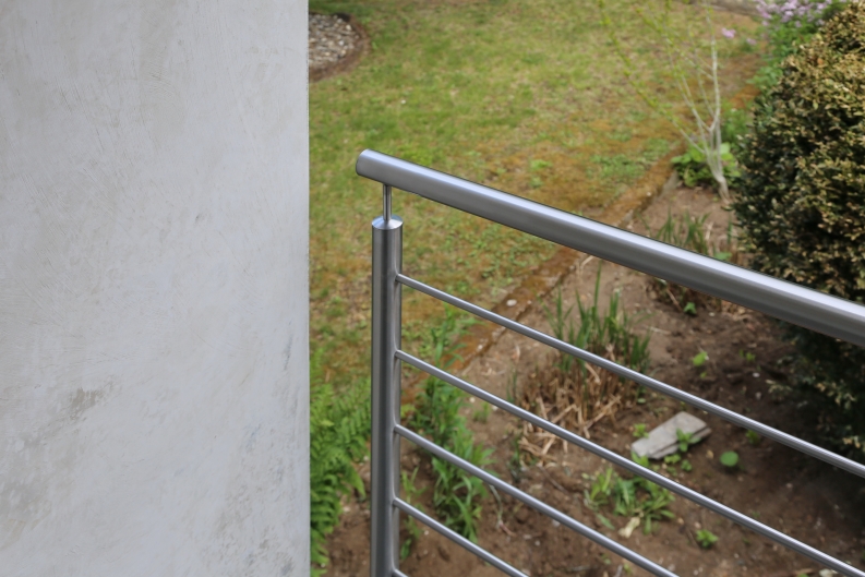 Edelstahltreppengeländer aus 42 mm Edelstahlrohr