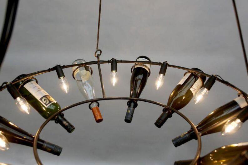 Kronleuchter aus Weinflaschen