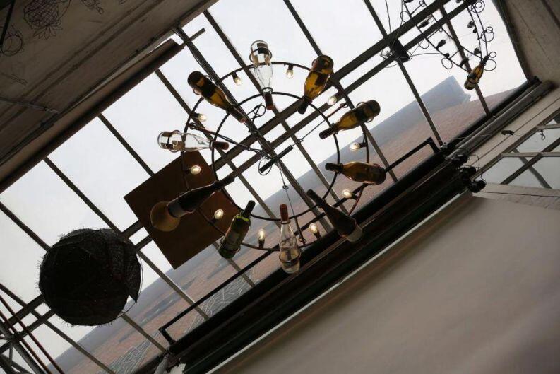 Kronleuchter aus Weinflaschen