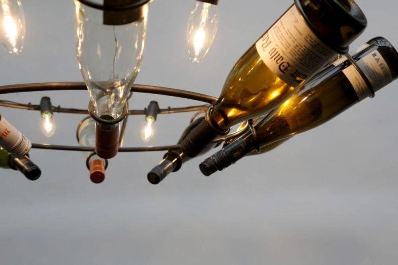 Kronleuchter aus Weinflaschen