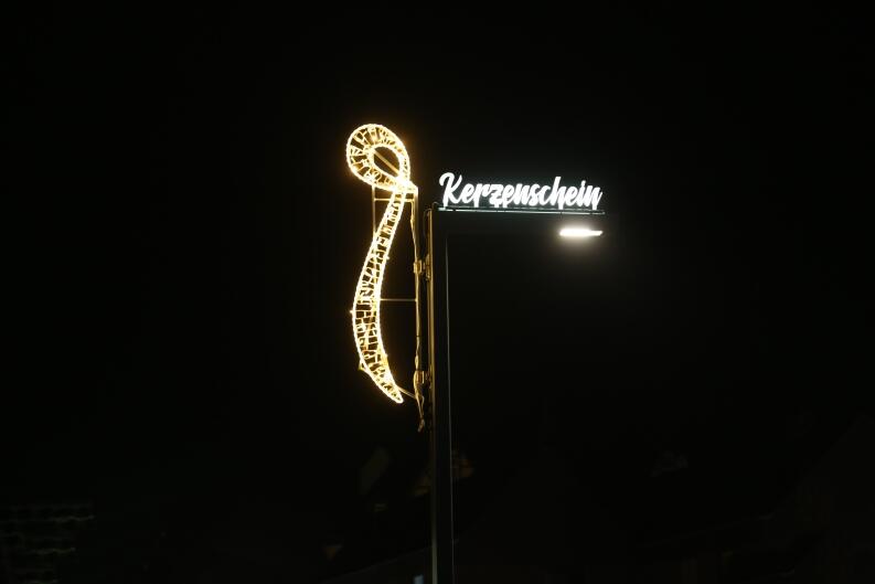 weihnachtliche Schriftzüge für die Strassenbeleuchtung in Gehrden - Weihnachts Schriftzüge für die