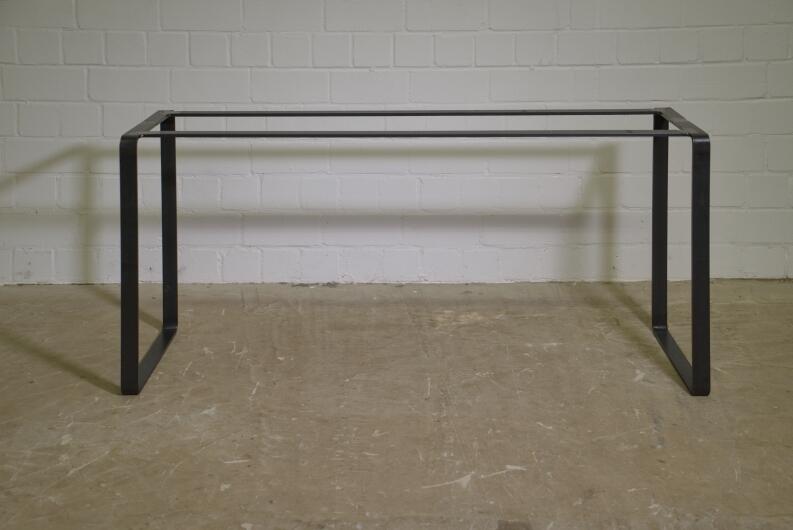 Tischgestell aus Flachstahl