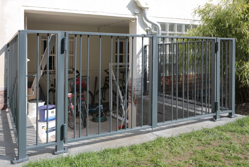 Brüstungsgeländer und Tor - Tor und Geländer