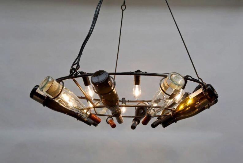 Kronleuchter aus Weinflaschen