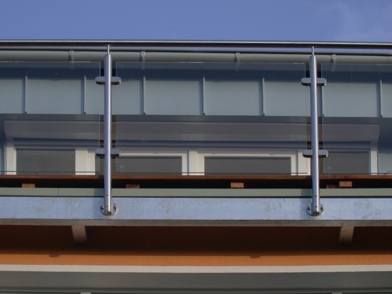 Balkongeländer aus Stahl und Edelstahl