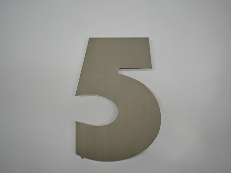 35 cm große LED Hausnummer