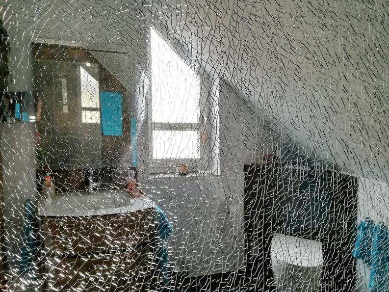 Crashglas als Duschabtrennung