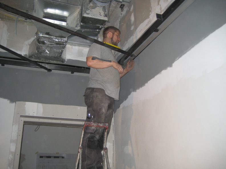 Montage der Grammophon Decke