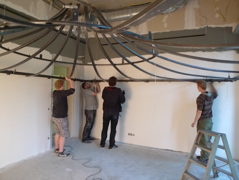 Montage der Grammophon Decke