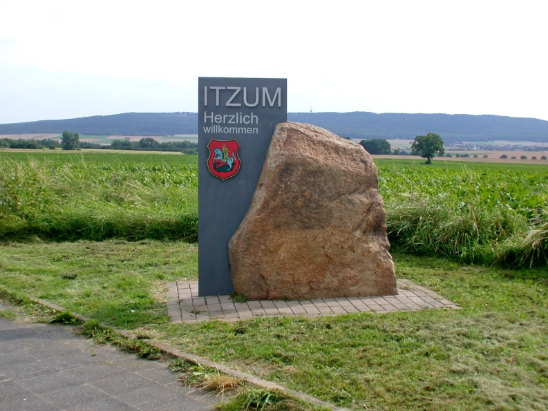 Ortseingangsschild Itzum