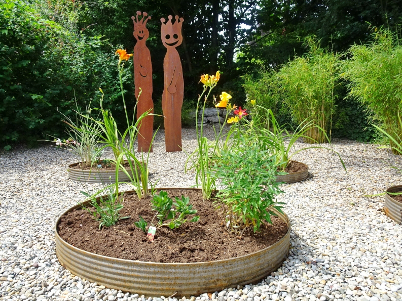 Skulpturen aus rostigem Stahl