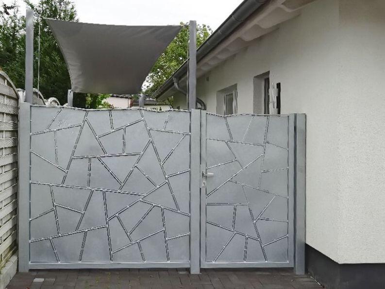 Schönes Tor mit Schmitzstruktur