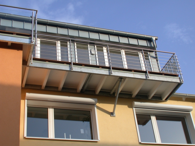 Balkongeländer aus Stahl und Edelstahl