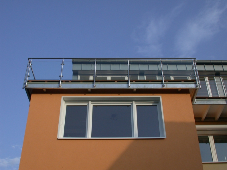 Balkongeländer aus Stahl und Edelstahl