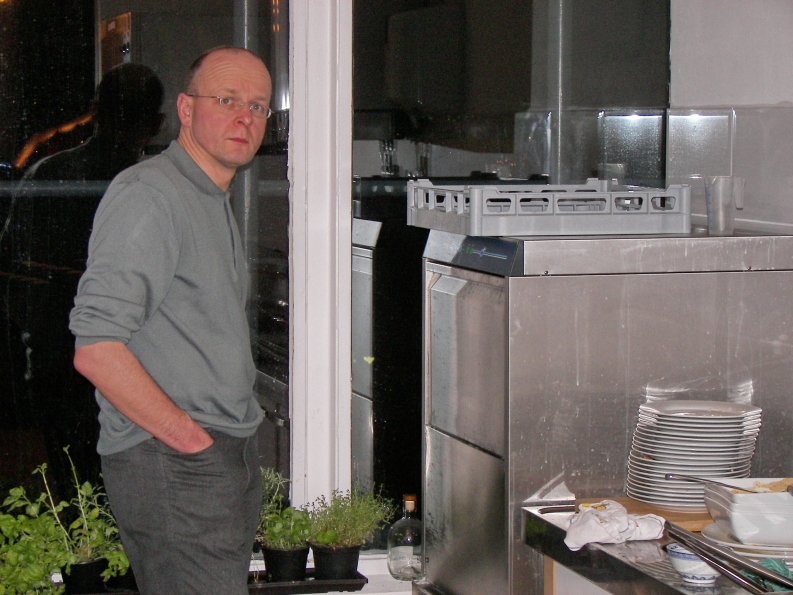 wir haben zusammen gekocht: gefüllte Datteln, Hähnchenkeulen mit Ingwer, Gurkengemüse mit Curry,