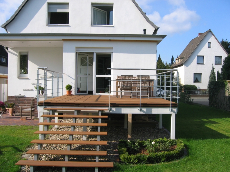 Terassengeländer mit Edelstahl Handlauf