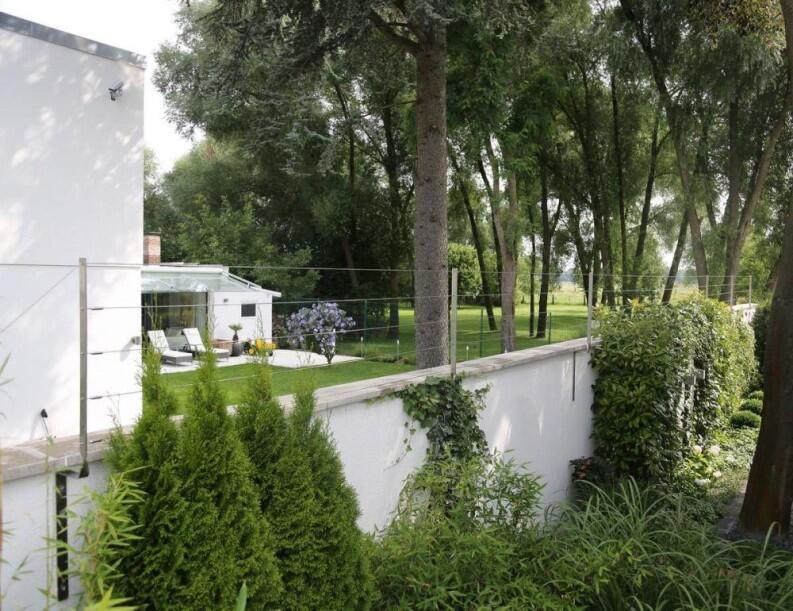 Rankhilfe aus Edelstahl Flachmaterial und Edelstahl Seil