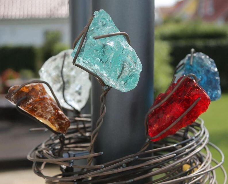 Halbrunder Balkon mit einem schönen Schmuckgeländer.