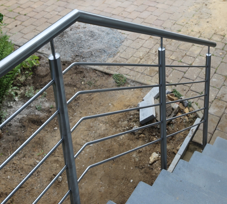 Treppengeländer mit Reling aus Edelstahl