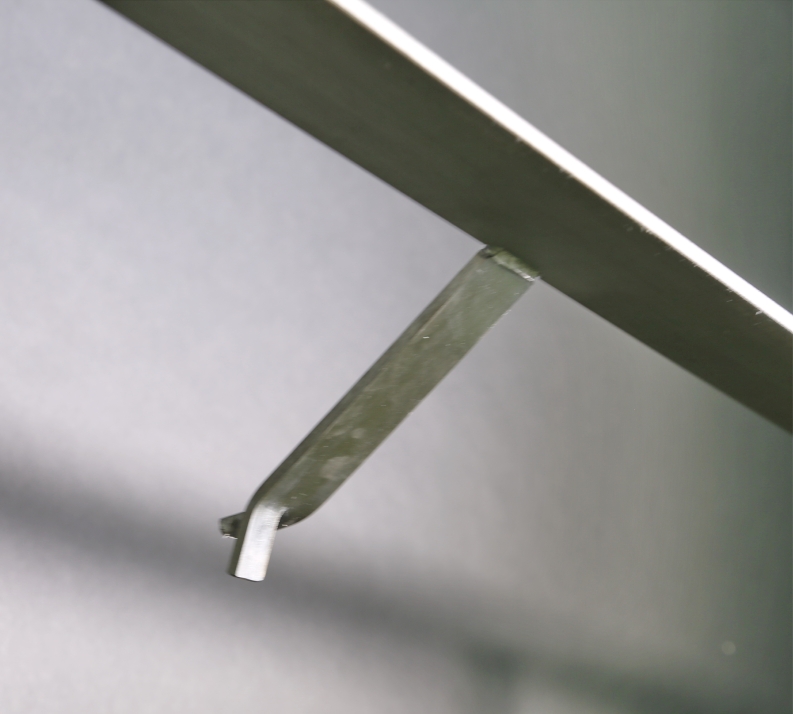 Bodenschiene aus Edelstahl für eine Garageneinfahrt