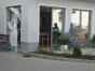 Bank mit Skulpturen Zeitungsleser für ein Altenheim in Algermissen