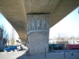 Skulptur unter der Südbrücke