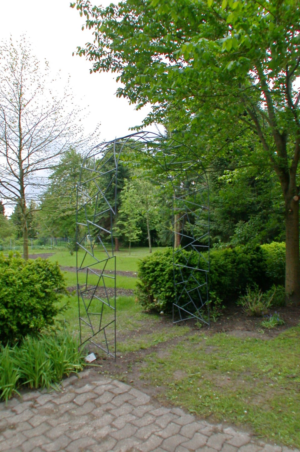 Rosenbogen feuerverzinkt und lackiert