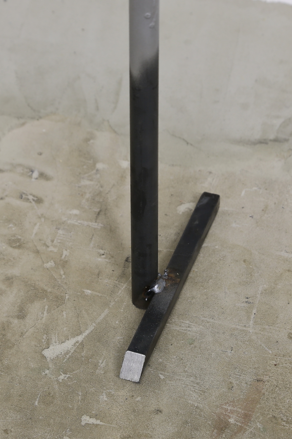 verzinkter Gartenparavent mit einem lasergeschnittenen Fenster