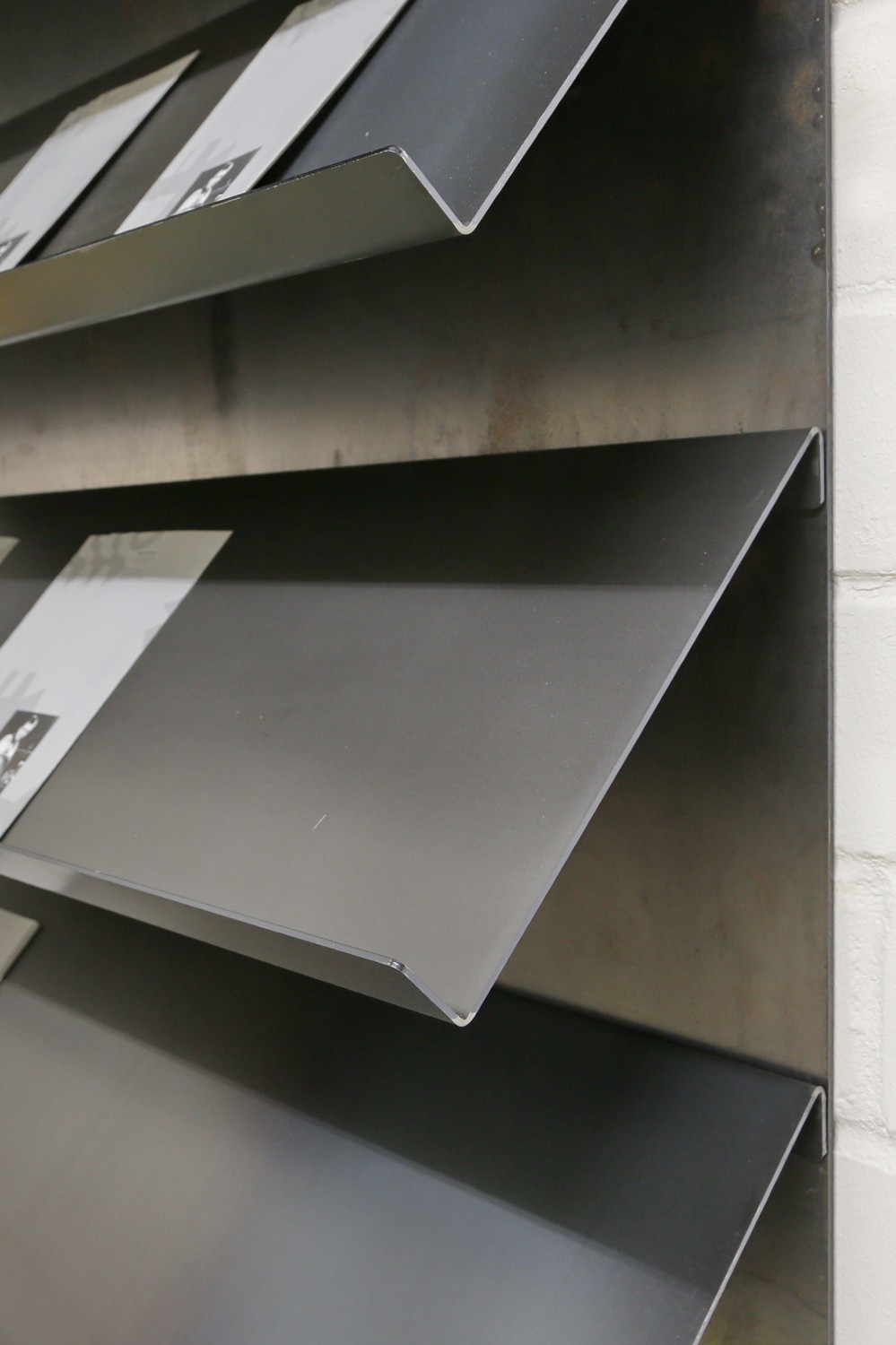 Prospekthalter mit Rückwand