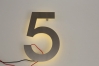 Hausnummer "5 " mit LED-Beleuchtung