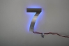 Hausnummer mit blauem LED